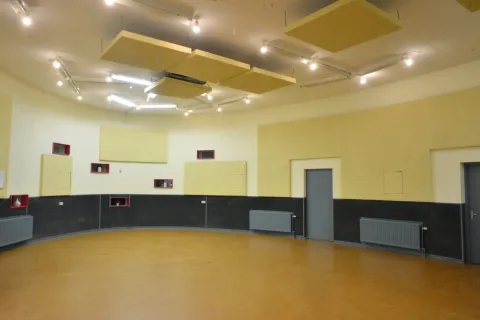 zo ziet de zaal van buurtkamer kadoelen eruit